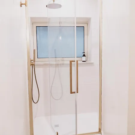 Oaza Design Jacuzzi Or Shower Center